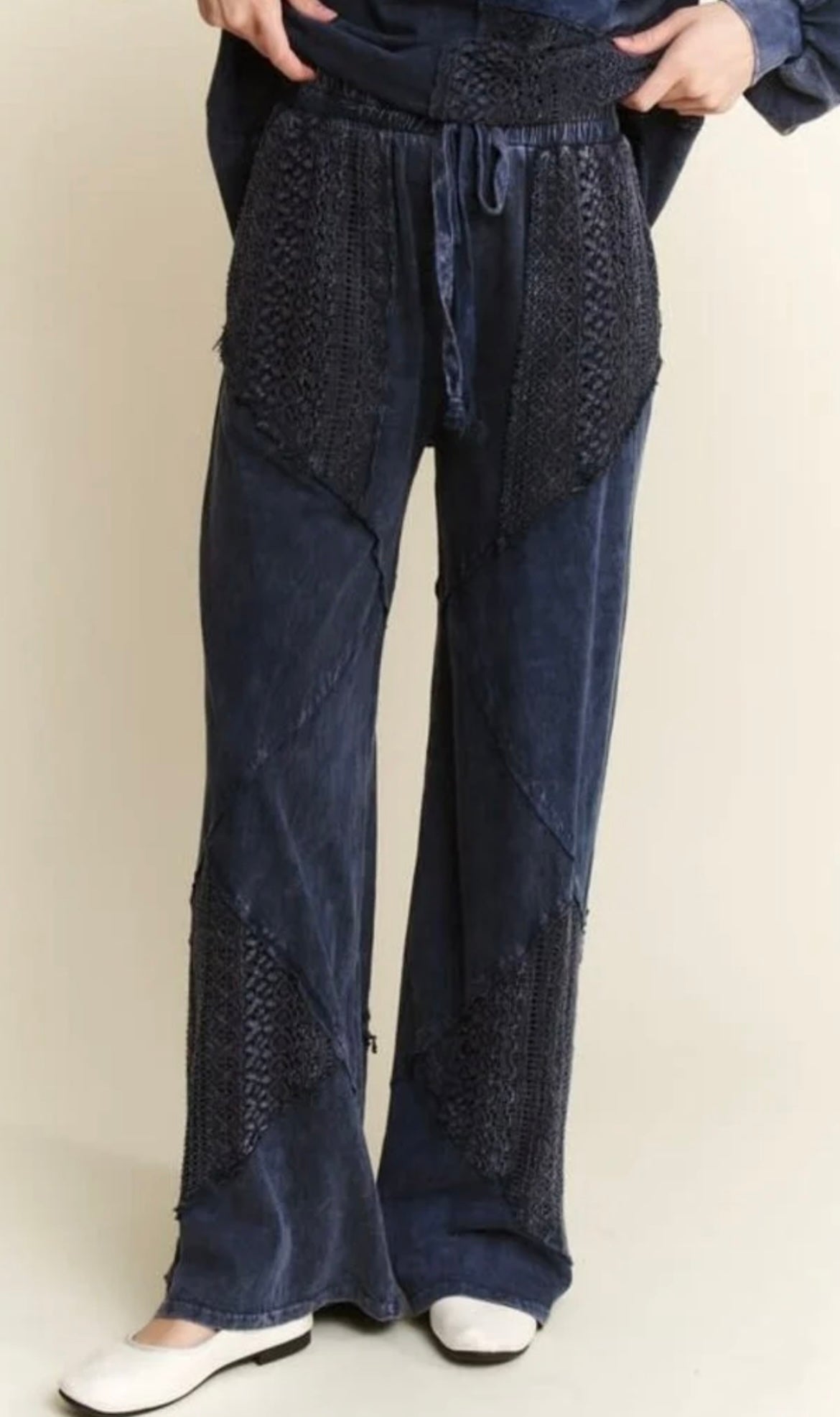J. Her mineral washed wide leg lace pant ash black