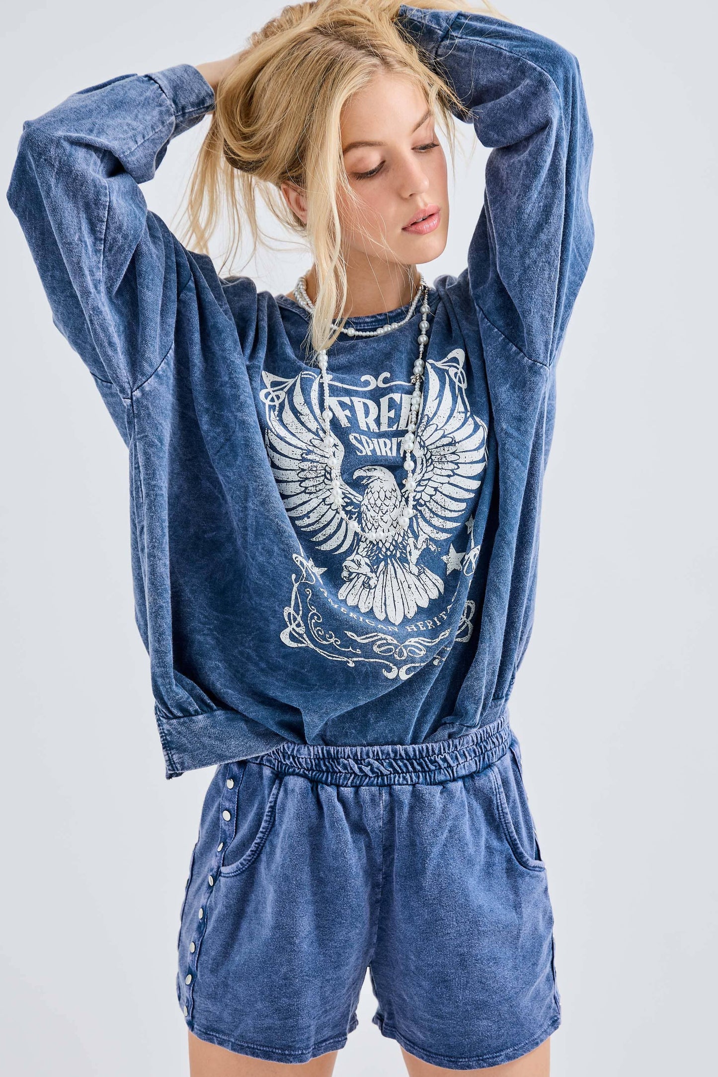 Mineral Washed Free Spirit Graphic sweatshirt HT4150P6