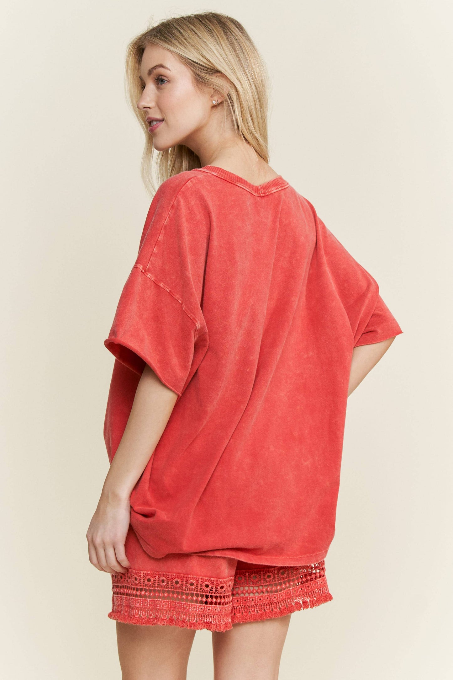 MineralWash VNECK everyday Tshirt HT4166