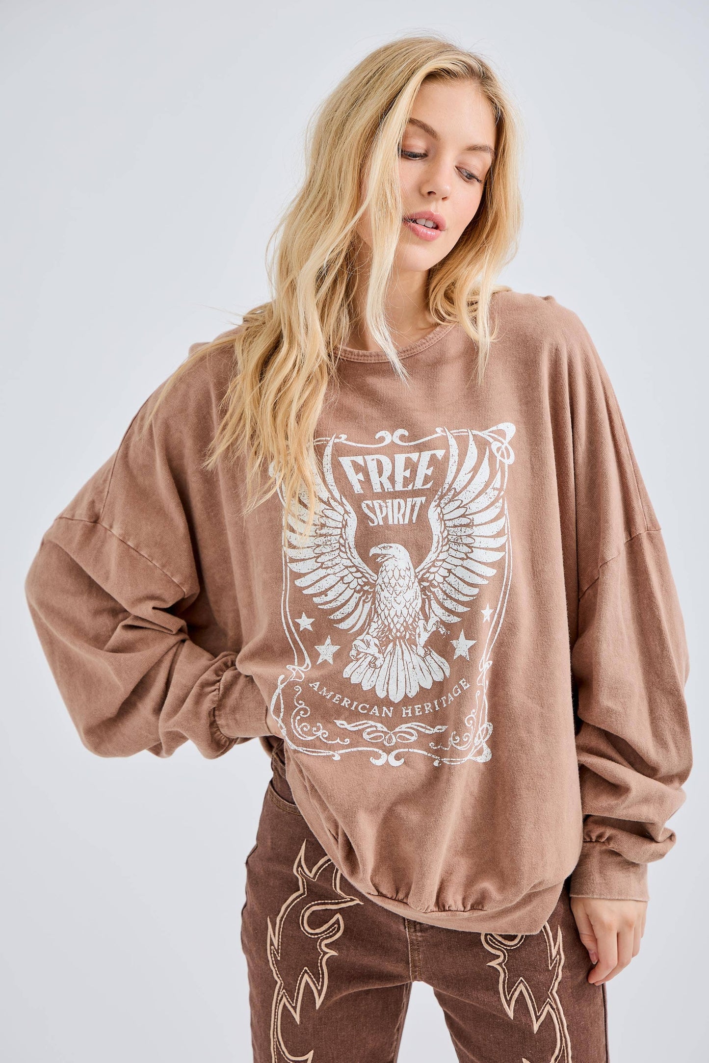 Mineral Washed Free Spirit Graphic sweatshirt HT4150P6