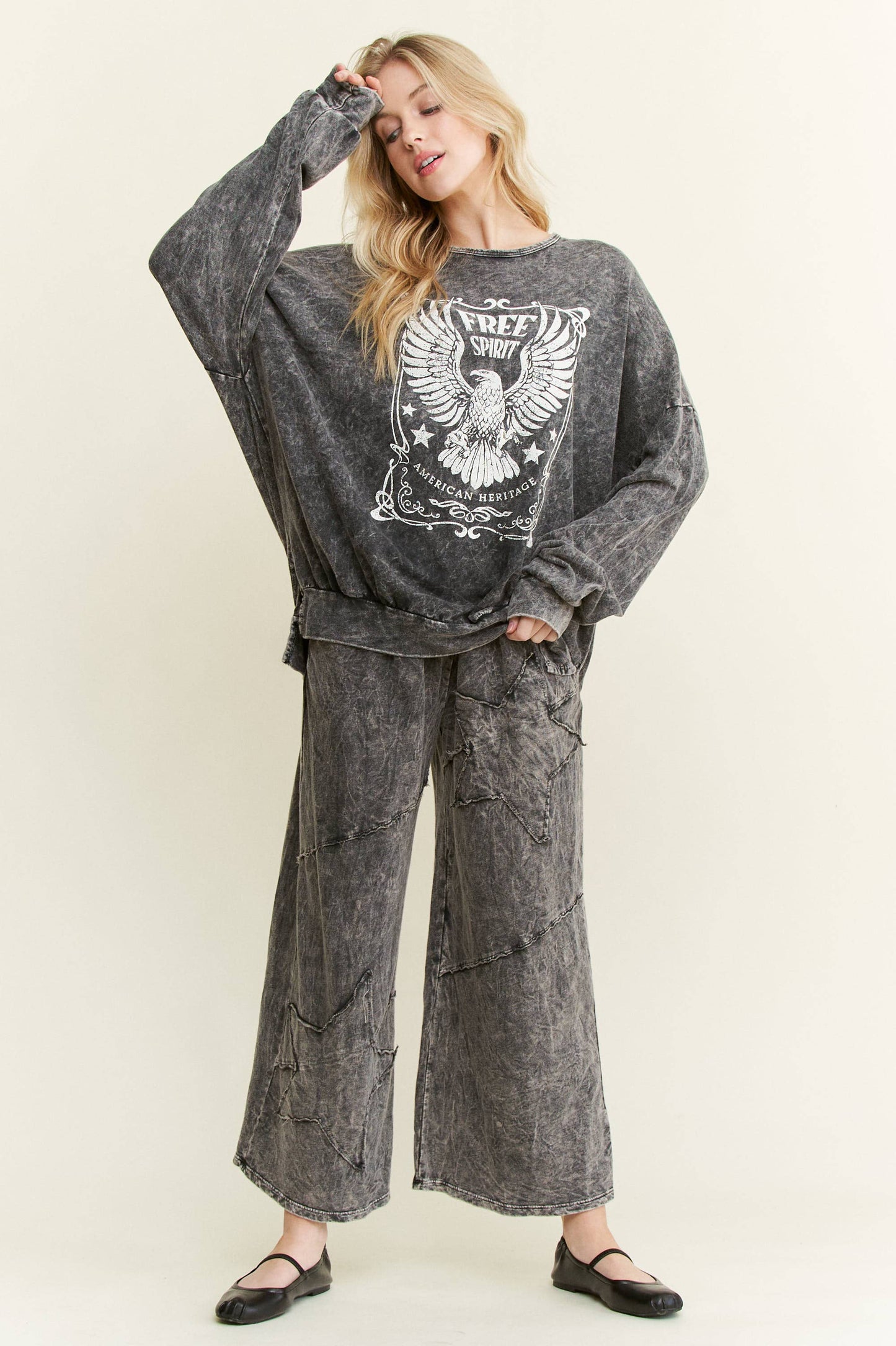 Mineral Washed Free Spirit Graphic sweatshirt HT4150P6