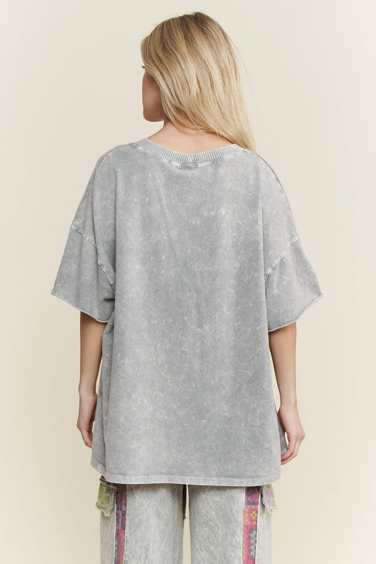 MineralWash VNECK everyday Tshirt HT4166