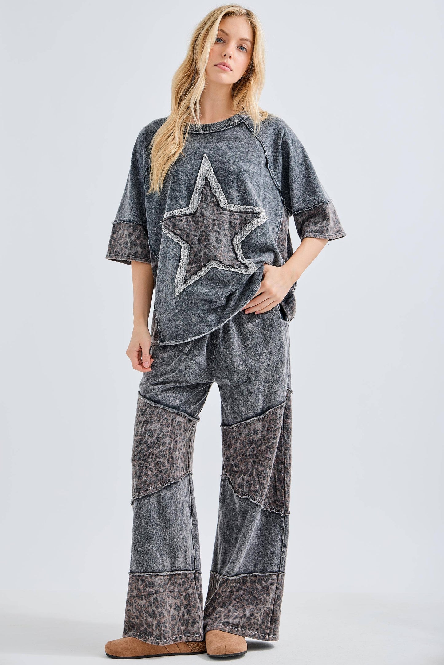 J her Mineral Washed Leopard Star Halfsleeve top HT6628