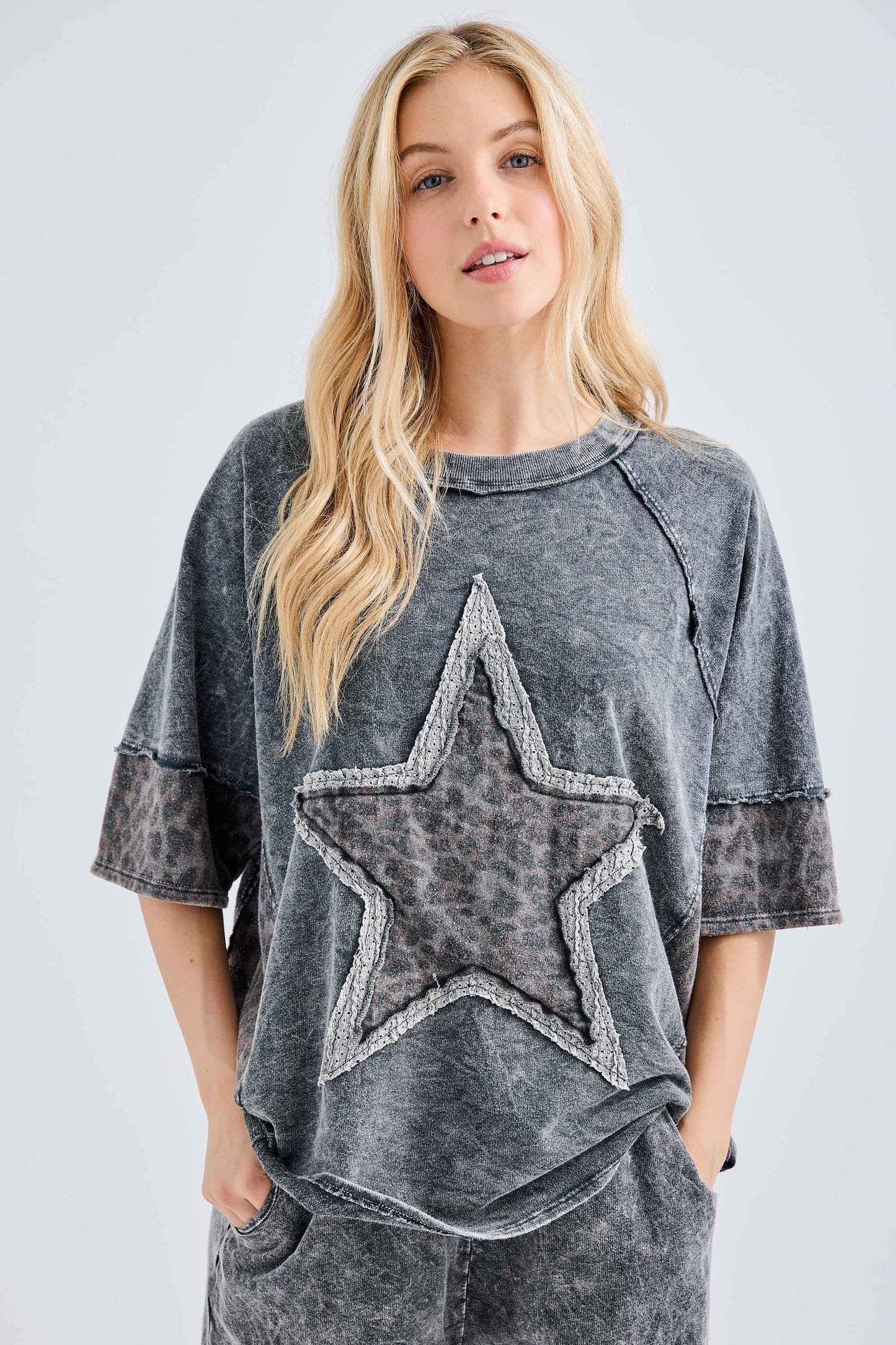 J her Mineral Washed Leopard Star Halfsleeve top HT6628