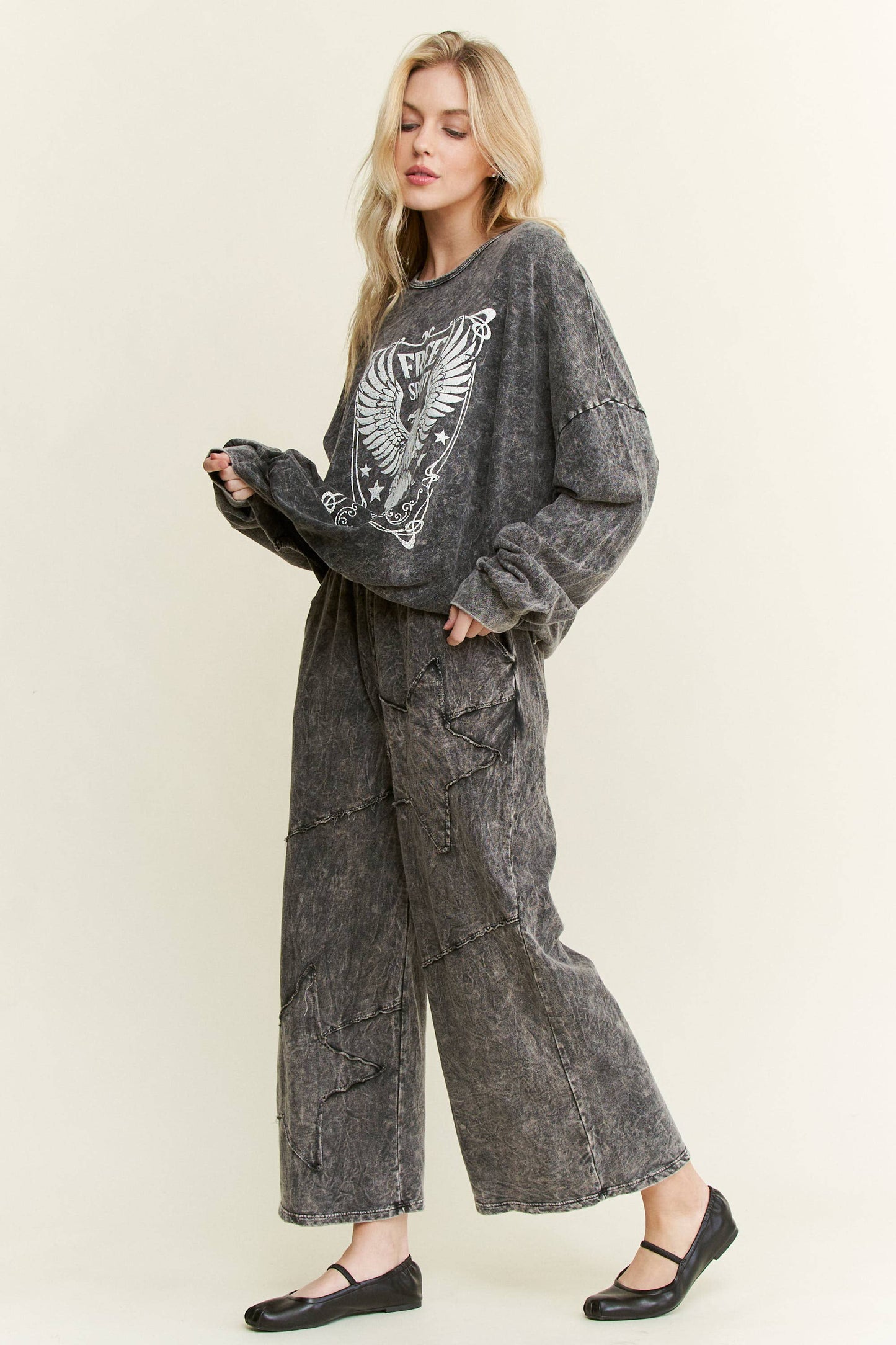 Mineral Washed Free Spirit Graphic sweatshirt HT4150P6
