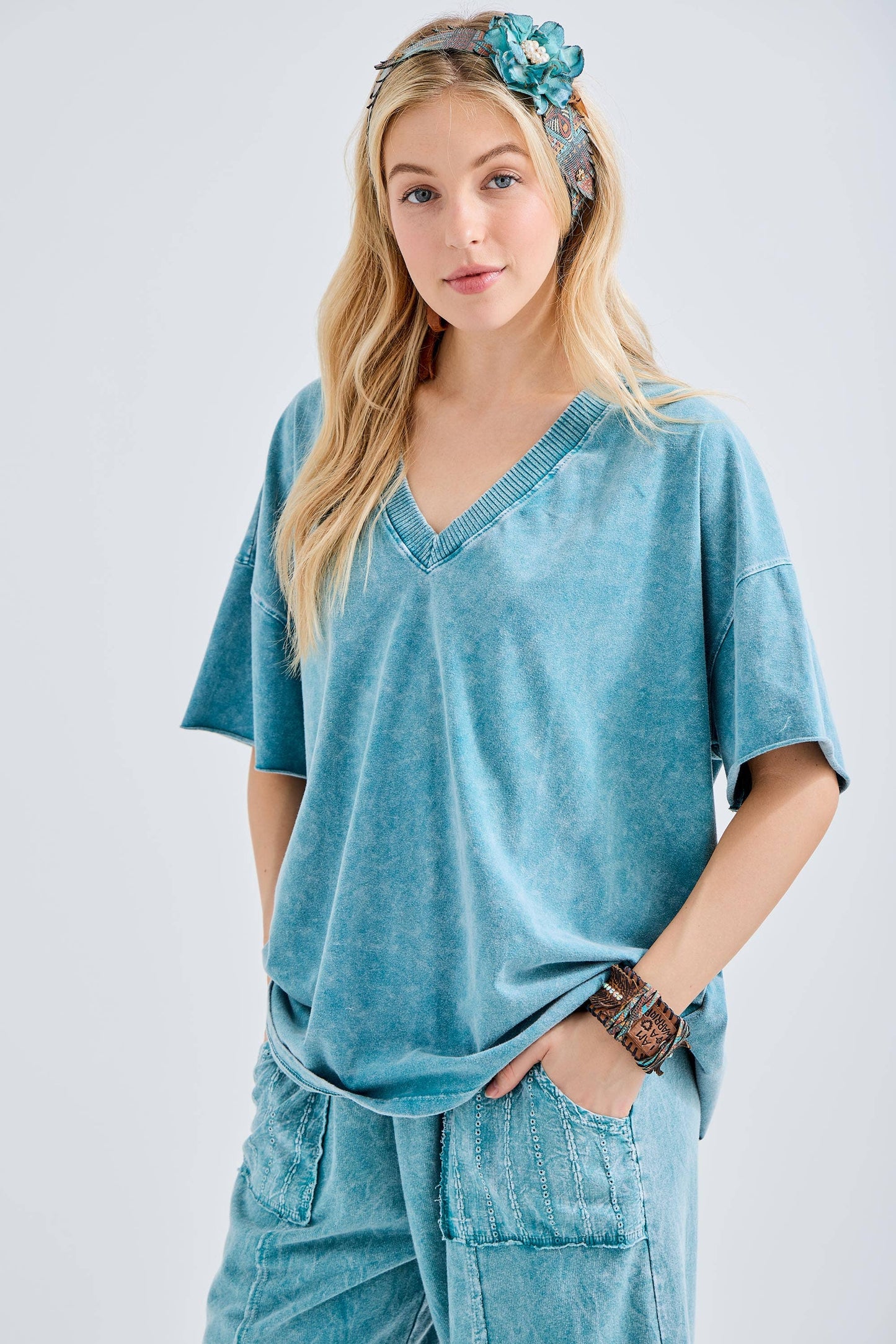MineralWash VNECK everyday Tshirt HT4166
