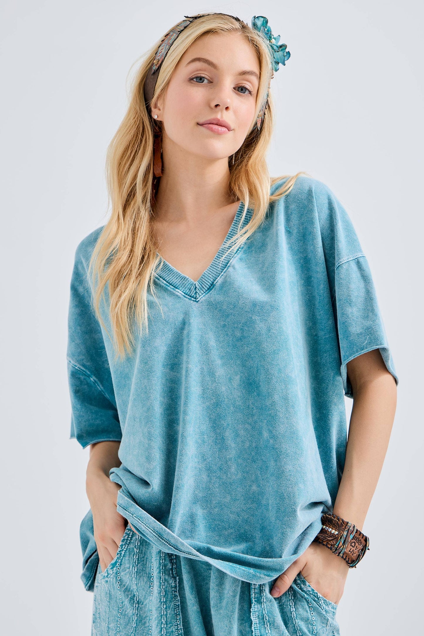 MineralWash VNECK everyday Tshirt HT4166