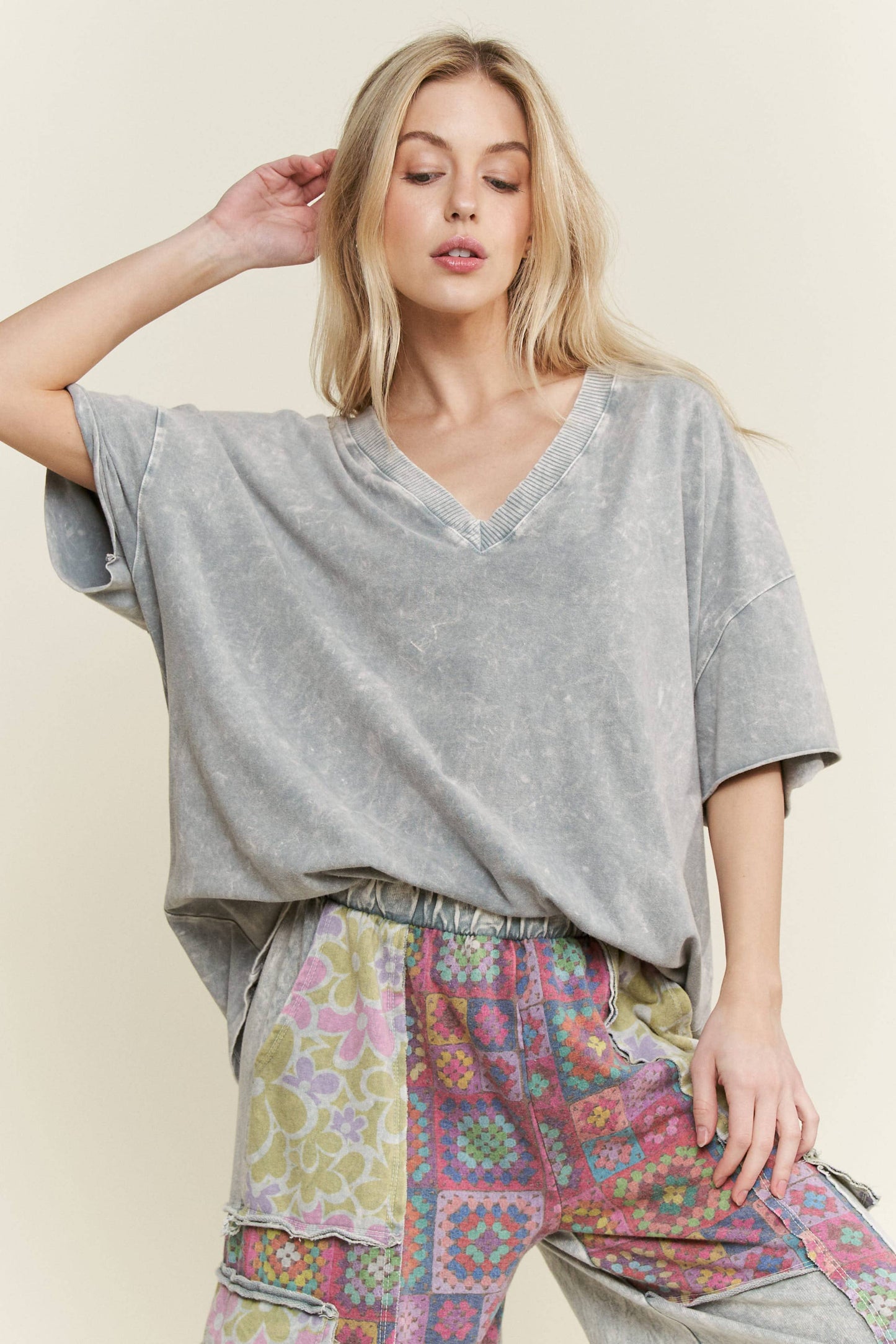 MineralWash VNECK everyday Tshirt HT4166