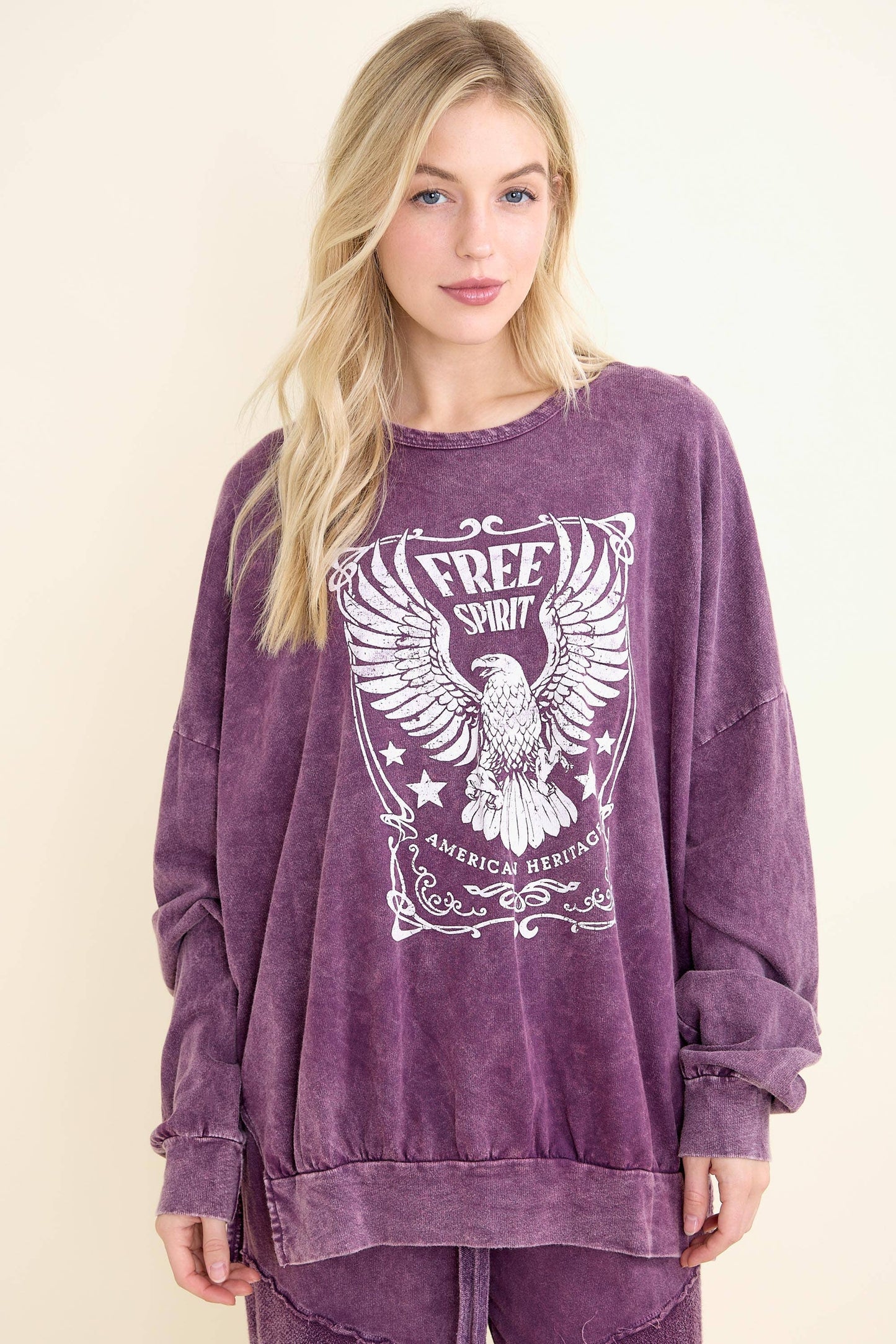 Mineral Washed Free Spirit Graphic sweatshirt HT4150P6